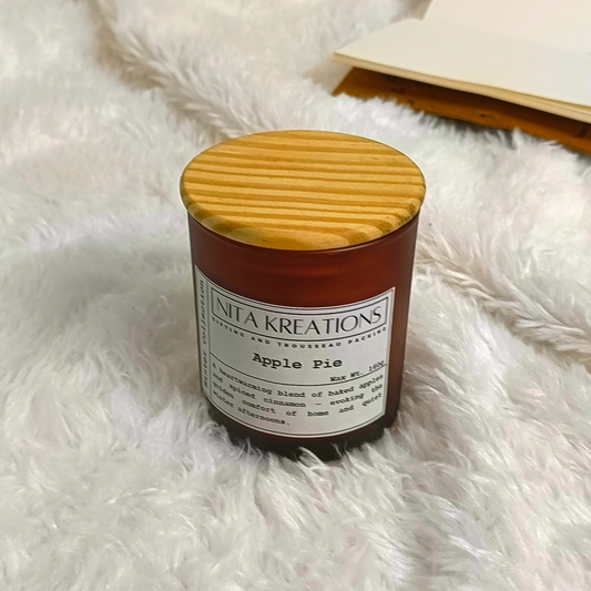 Soy wax candle in amber jar with wooden lid, Apple Pie fragrance with sweet apple and cinnamon aroma. Apple Pie, Apple Pie candle, scented candle, christmas candle, aesthetic candle, winter candle, vibe candle
