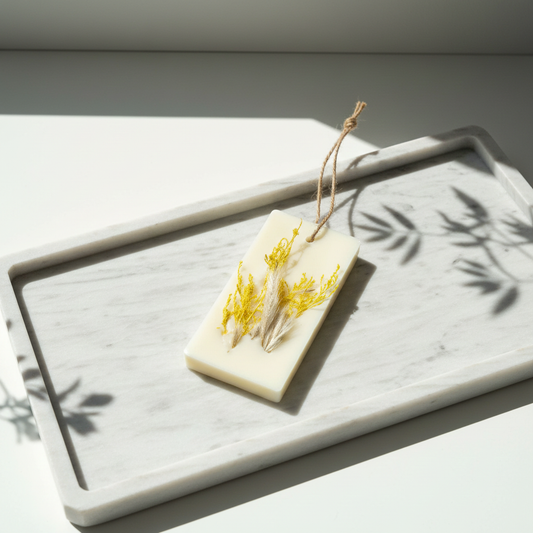 Hawaiian Breeze soy wax wardrobe diffuser sachet with tropical floral fragrance.