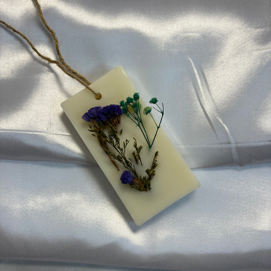 Lilac Dreamscape soy wax wardrobe diffuser sachet with floral musk fragrance.