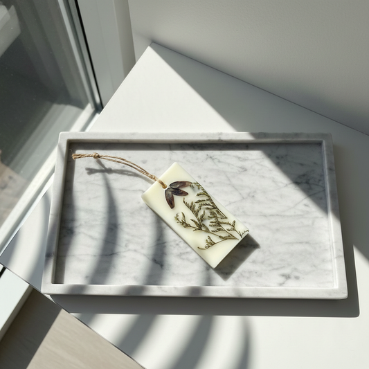 Plaid & Pine soy wax wardrobe diffuser with cedarwood and pine fragrance.